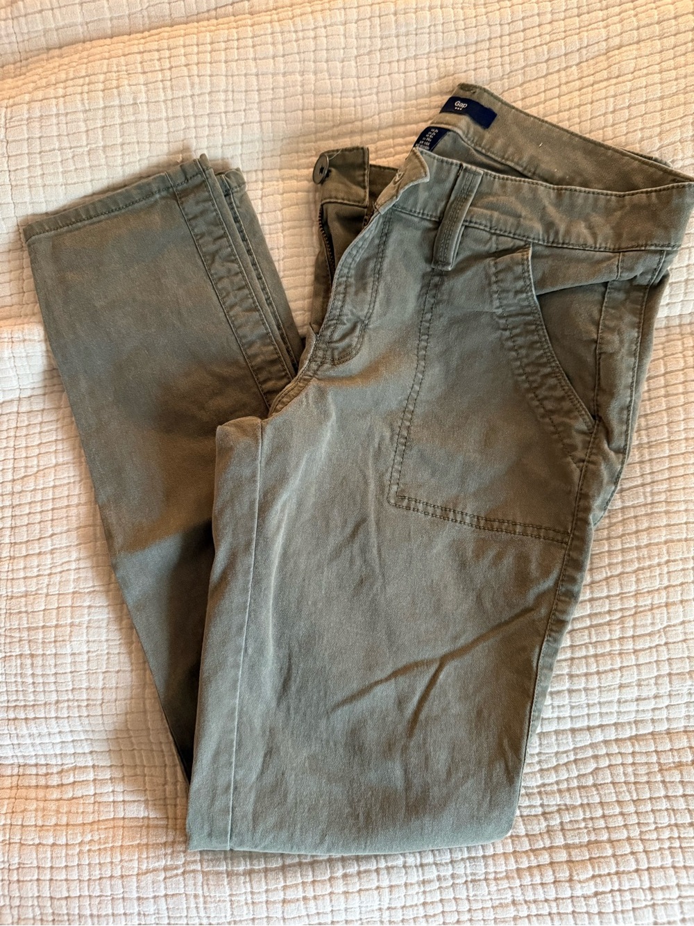 GAP Men's Chino Pants in Olive